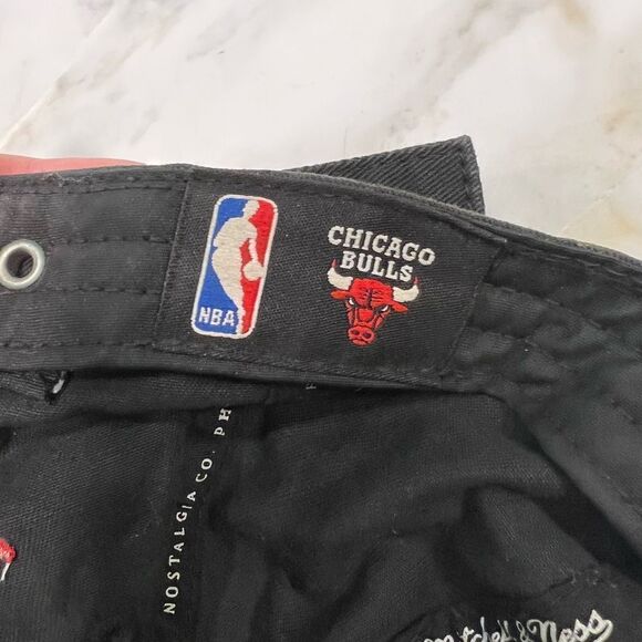 Mitchell & Ness Chicago Bulls Baseball Cap Black Embroidered - Picture 7 of 9